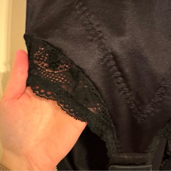 Black Bustier with Lace - Picture 3 of 6